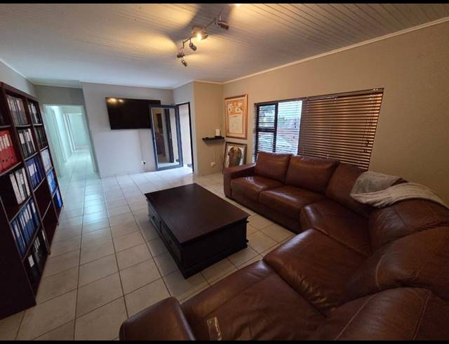 4 BEDROOM HOUSE FOR SALE IN MAGALIESKRUIN